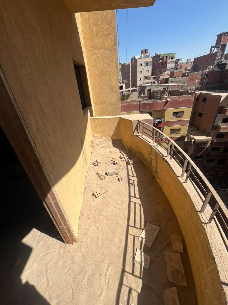 للبيع شقة مساحة 171متر بمصنع سيد القديم بالقرب من المخابرات
٣ غرف و ريسبشن قطعتين و ٢ حمام ومطبخ كبير على الطوب الاحمر
الدور التاسع اسانسير نسبة في الأرض قانونية